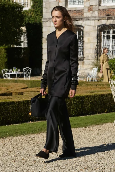 Look 15